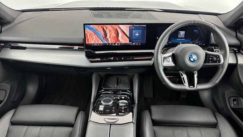 Used BMW 530e M Sport 295 HP (216 kW) 2025 Black Estate