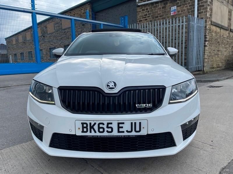 Used Skoda Octavia vRS 2015 White Hatchback