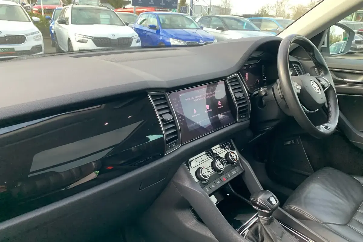 Used Skoda Kodiaq LAURIN & KLEMENT 150 HP (110 kW) 2021 White SUV