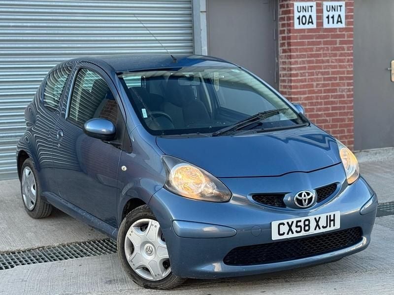 Used Toyota Aygo 67 HP (49 kW) 2008 Blue Hatchback