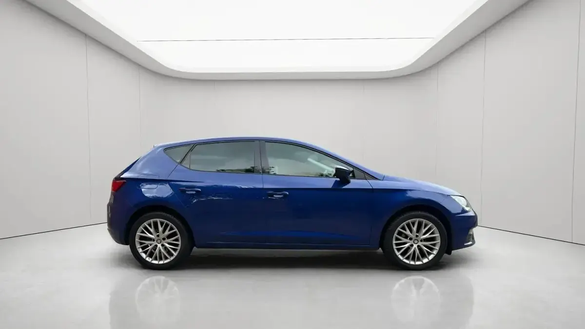 Used Seat Leon SE Dynamic 110 HP (80 kW) 2018 Blue Hatchback