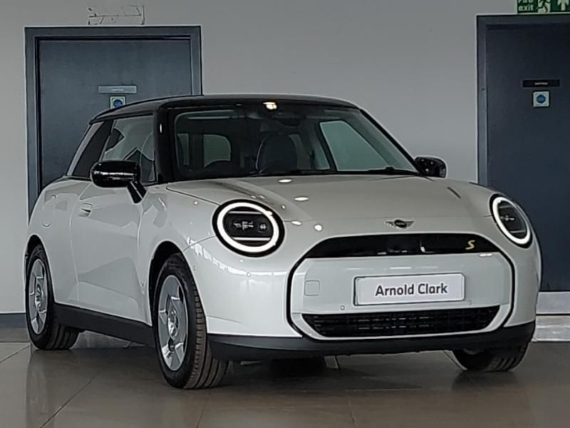 White New 2025 Mini Cooper Classic Hatchback | £27,498 (Fair price) - Image 1/4