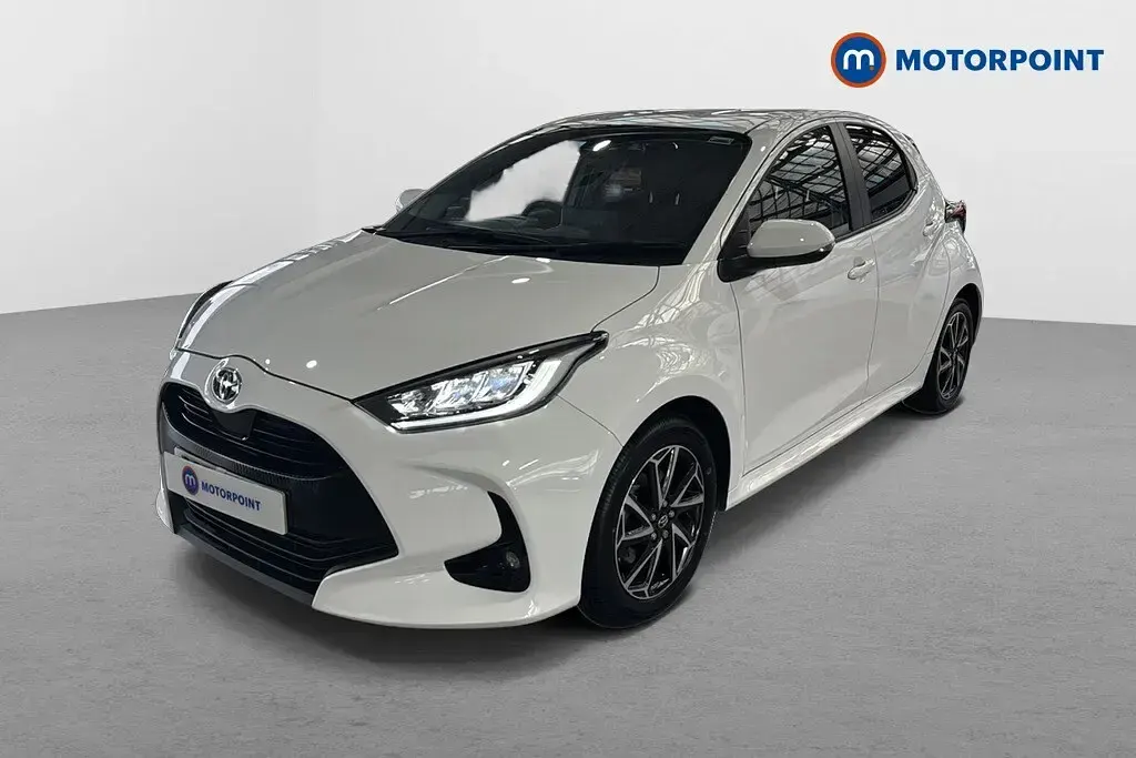 Used Toyota Yaris Design 91 HP (66 kW) 2022 White Hatchback