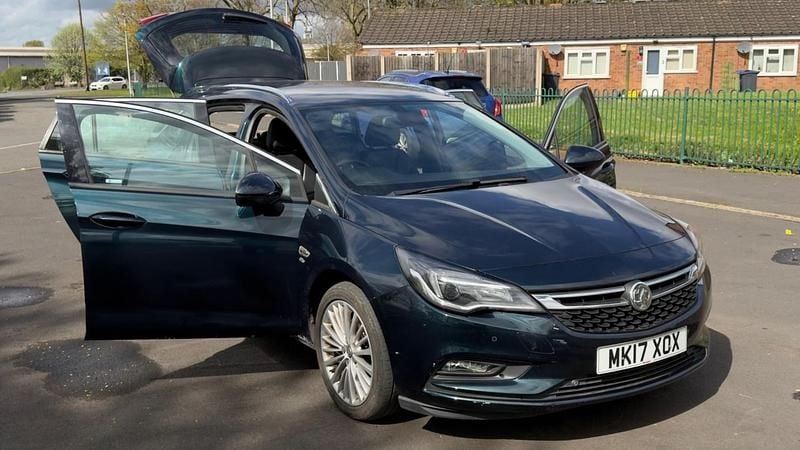 Used Vauxhall Astra Elite 136 HP (100 kW) 2017 Green Estate