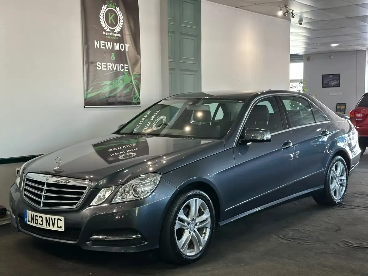 Usado Mercedes E220 Avantgarde 2013 Cinzento Sedan