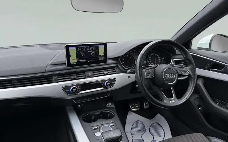Used Audi A4 S-Line 252 HP (185 kW) 2017 White Estate