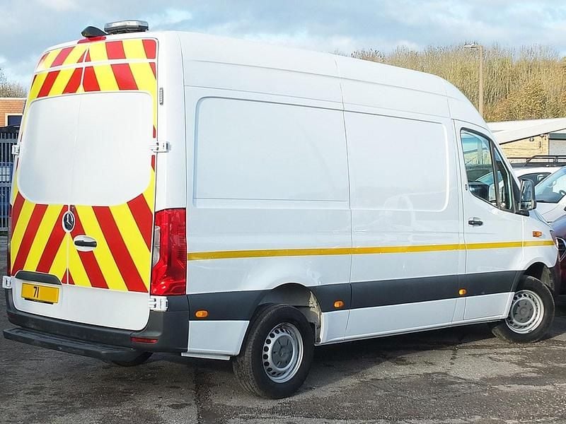 Used Mercedes Sprinter Progressive 160 HP (117 kW) 2021 White Van
