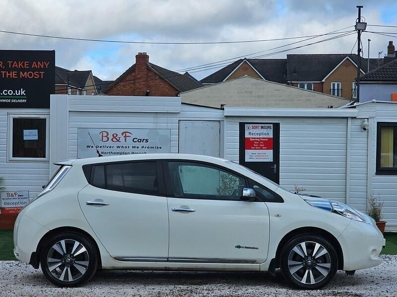 Used Nissan Leaf Tekna 80 kW (109 HP) 2017 White Hatchback