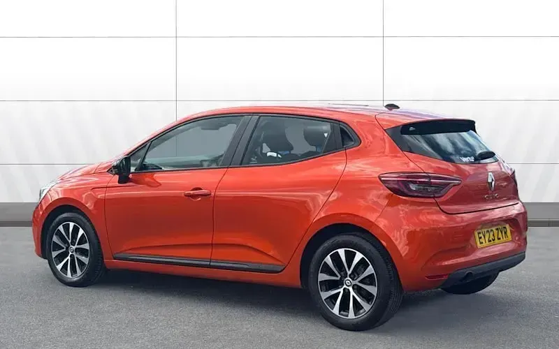Used Renault Clio Evolution 90 HP (66 kW) 2023 Orange Hatchback