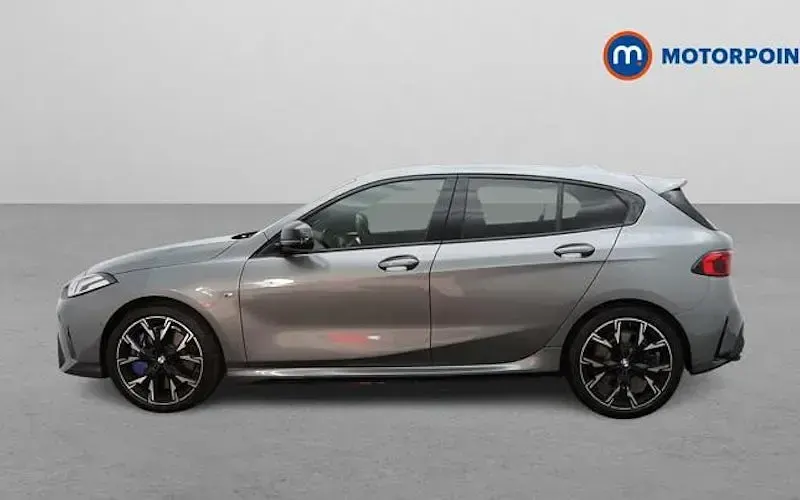 Begagnad BMW M135 300 HK (220 kW) 2025 Grå Halvkombi
