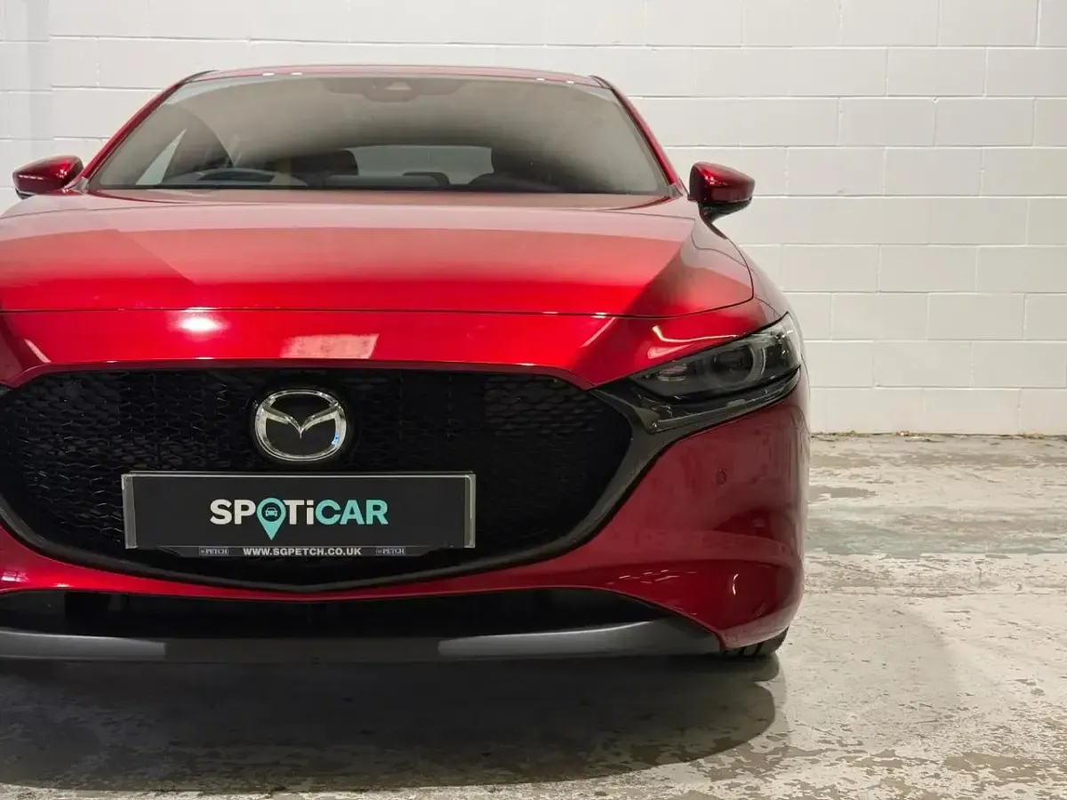 Begagnad Mazda 3 Inclusive 162 HK (119 kW) 2023 Röd Halvkombi