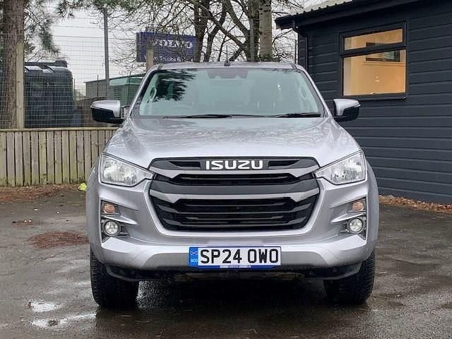 Used Isuzu D-Max 163 HP (119 kW) 2024 Silver Pickup