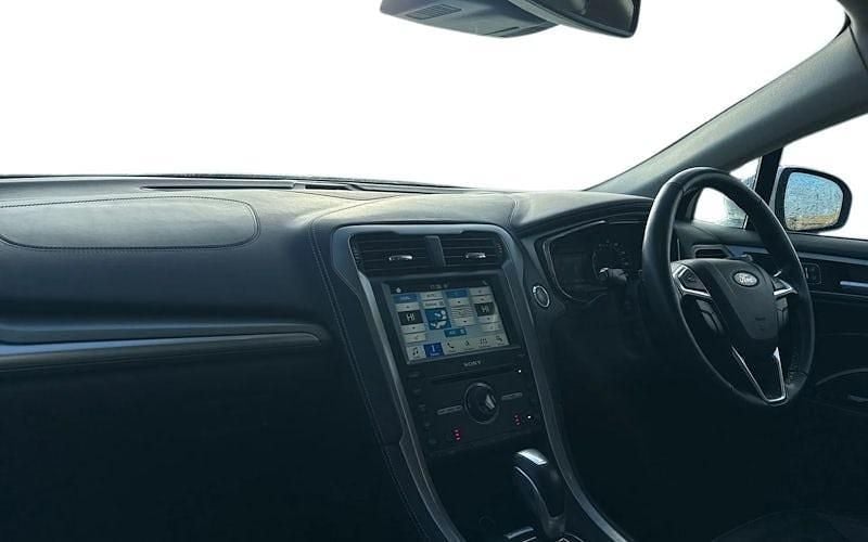 Used Ford Mondeo Vignale 209 HP (153 kW) 2018 White Estate