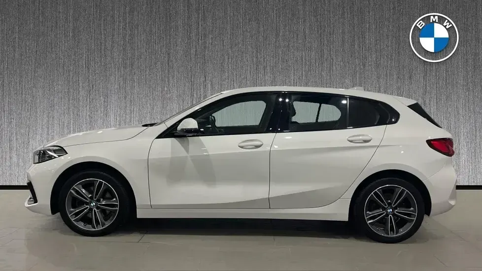 Used BMW 118 Sport Line 134 HP (98 kW) 2022 White Hatchback