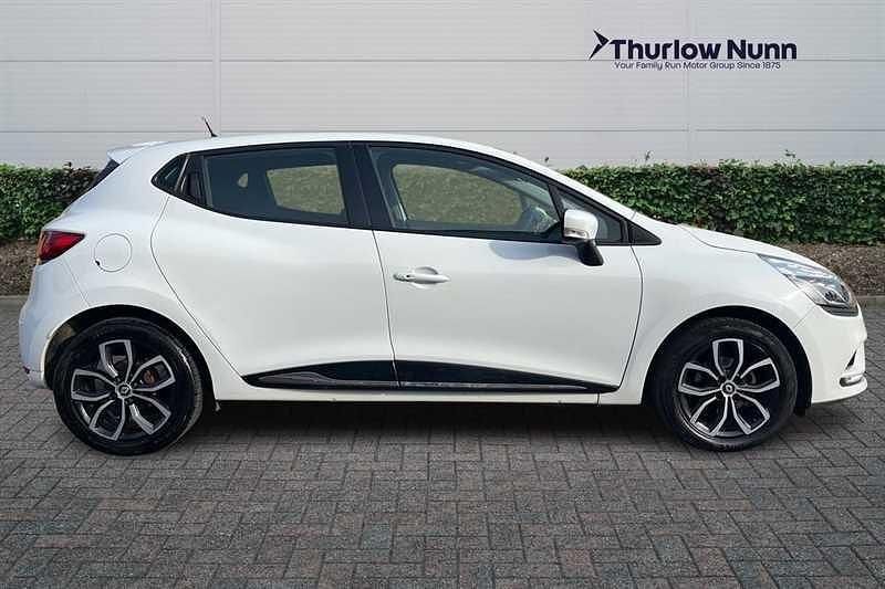 Used Renault Clio IV Play 75 HP (55 kW) 2018 White Hatchback