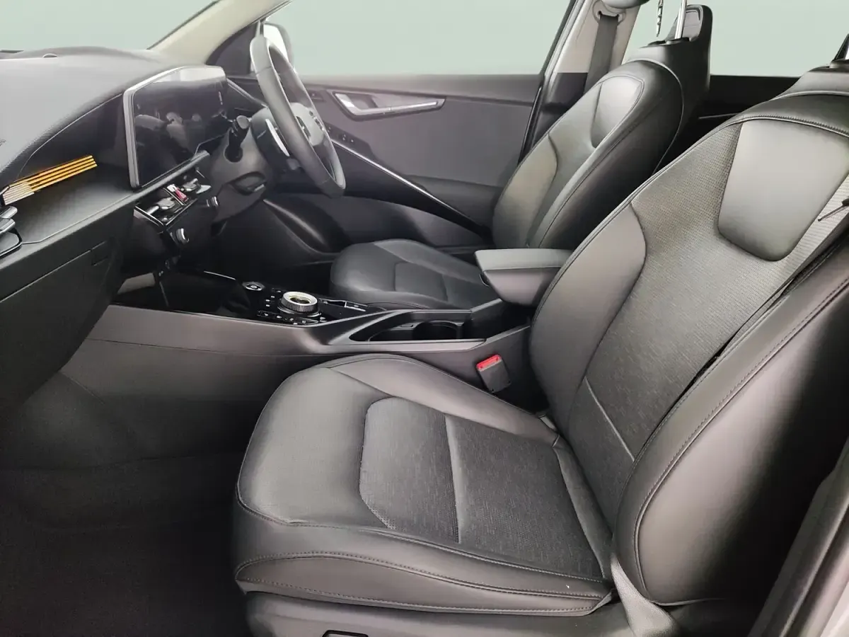 Begagnad Kia e-Niro Active 147 kW (201 HK) 2023 Grå SUV