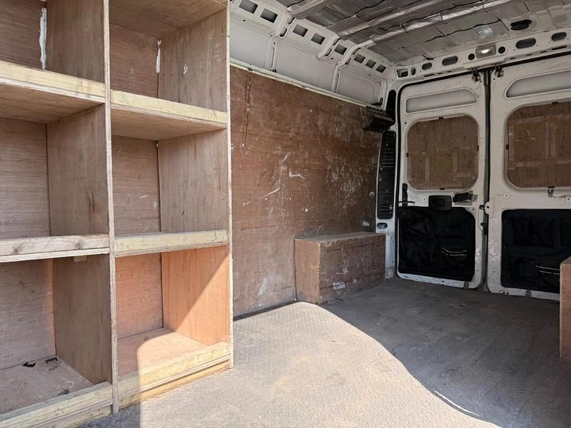 Usado Citroën Relay 130 HP (95 kW) 2015 Branco Van