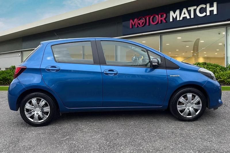 Used Toyota Yaris Hybrid Active 2016 Blue Hatchback