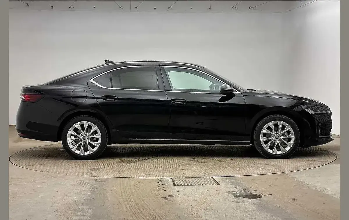 Ny Skoda Superb SE L 150 HK (110 kW) 2026 Svart Halvkombi