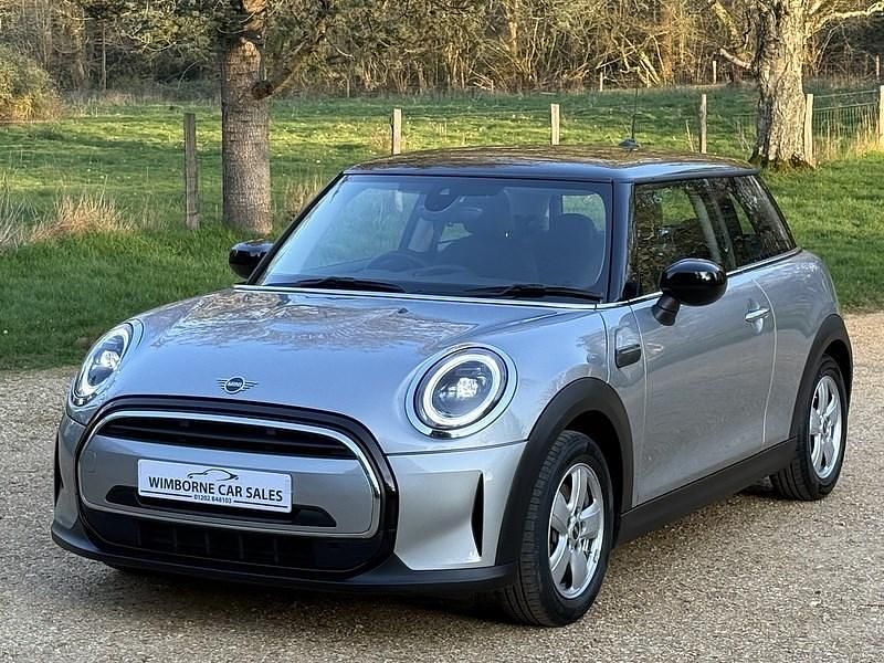 Begagnad Mini Cooper Classic 2023 Silver Halvkombi