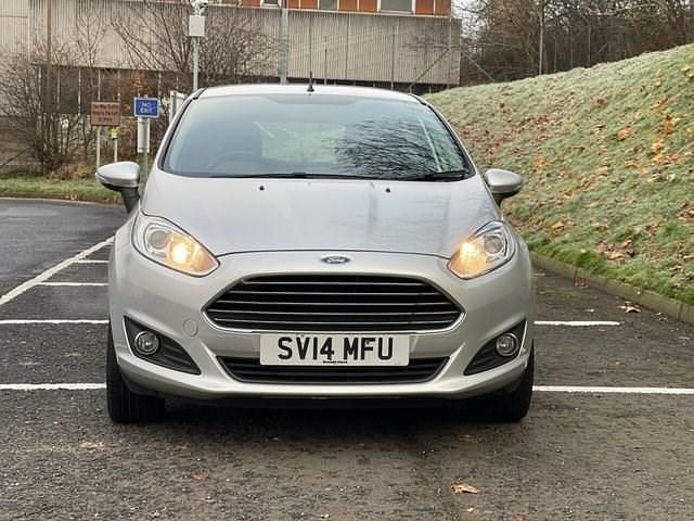 Used Ford Fiesta Zetec 80 HP (58 kW) 2014 Silver Hatchback