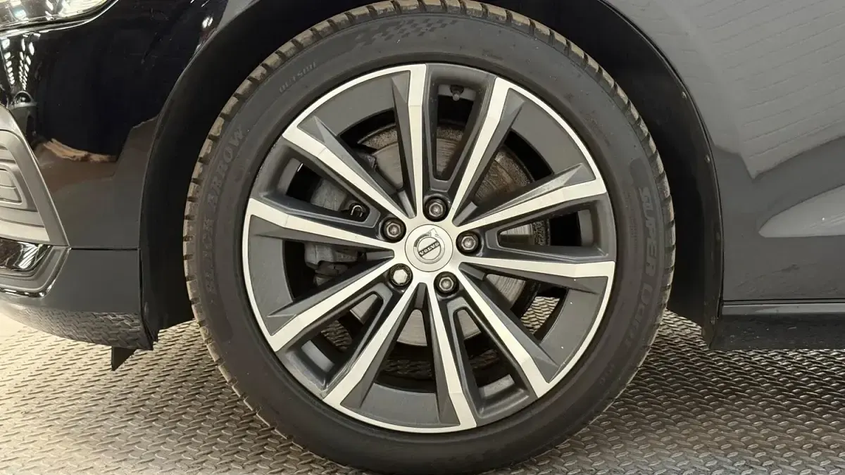 Used Volvo V60 Momentum 2021 Black Estate