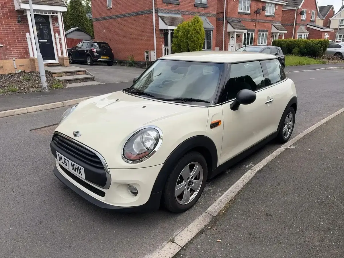 Used Mini ONE Hatch 102 HP (75 kW) 2017 White Hatchback