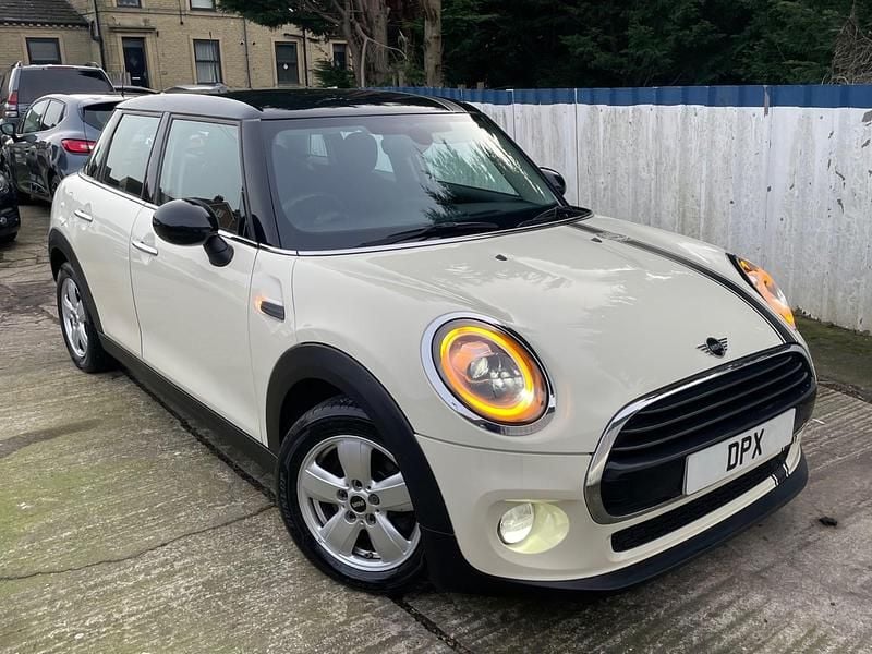 Usado Mini Cooper Hatch 136 HP (100 kW) 2018 Branco Citadino