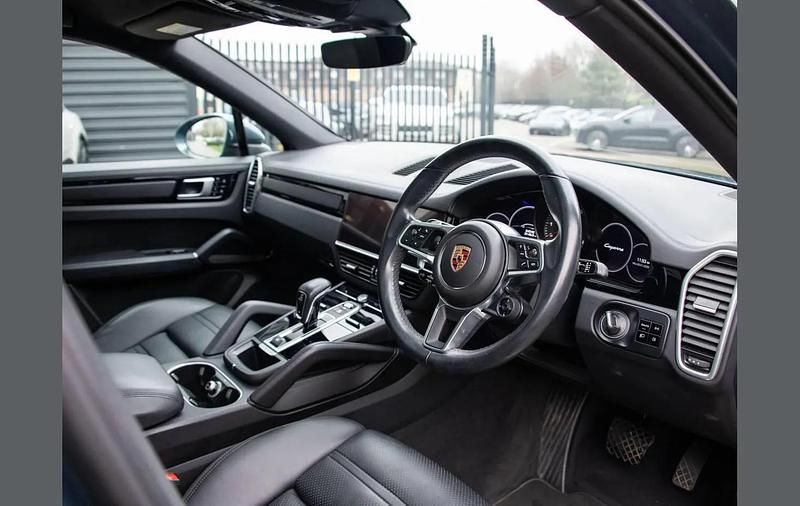 Used Porsche Cayenne 334 HP (245 kW) 2020 Blue SUV