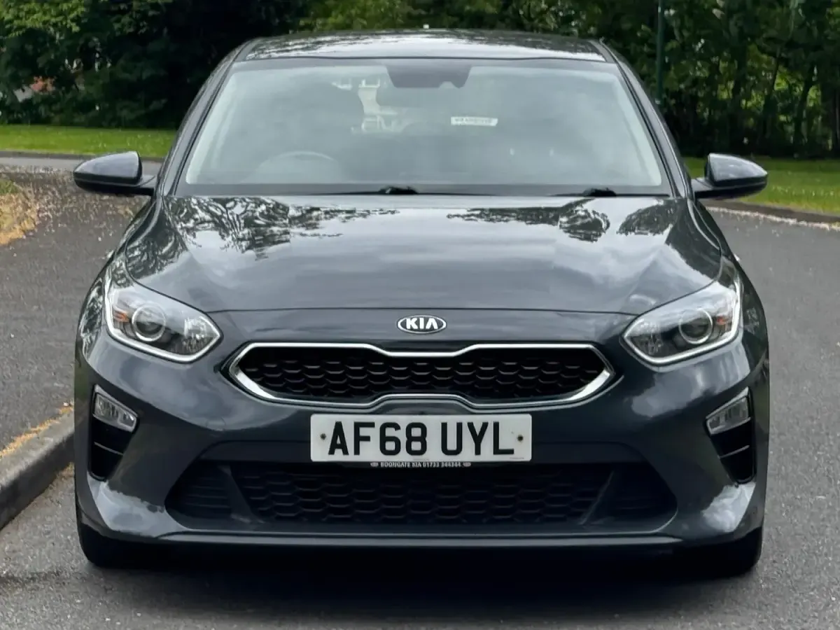 Używany Kia Ceed 114 KM (83 kW) 2018 Szary Hatchback