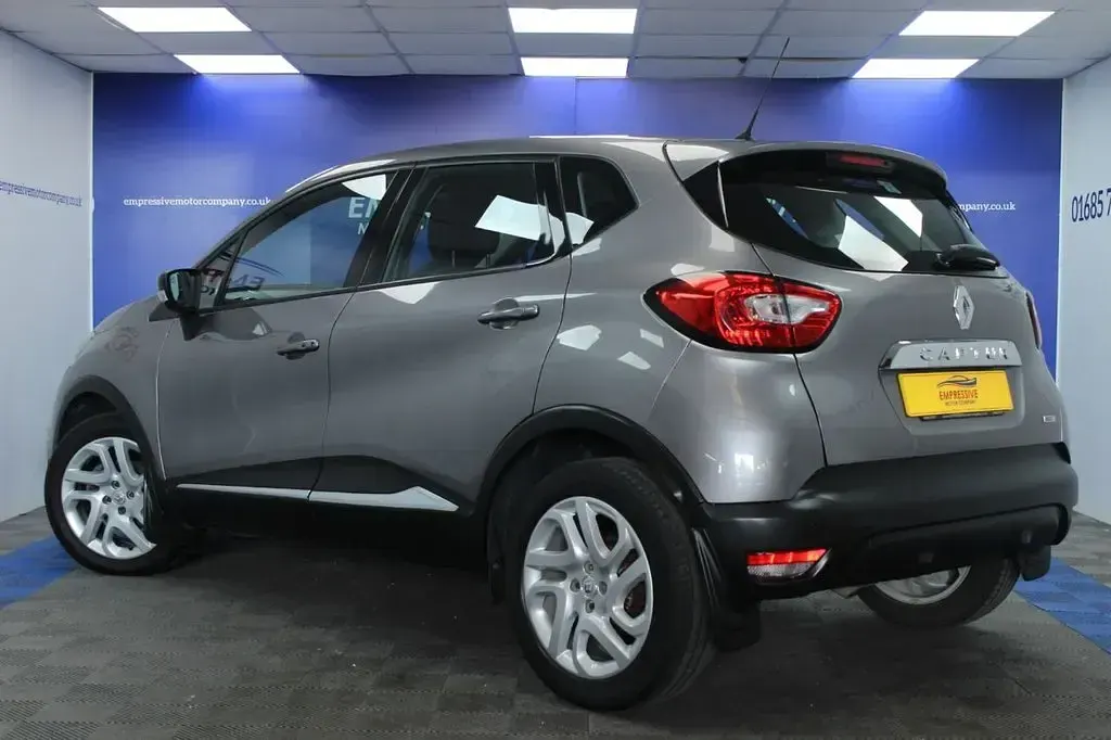 Used Renault Captur Dynamique 90 HP (66 kW) 2016 Grey SUV