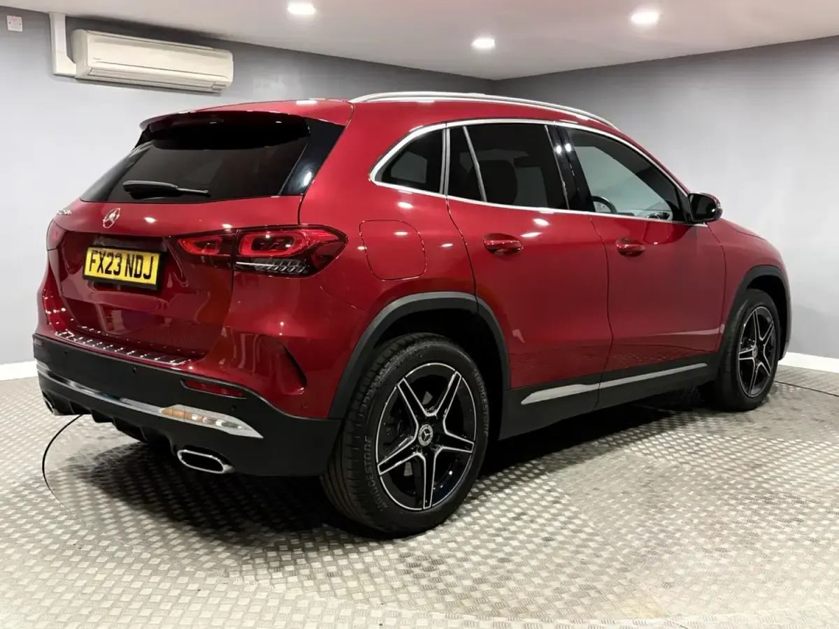 Usado Mercedes GLA250 Executive 2023 Vermelho SUV