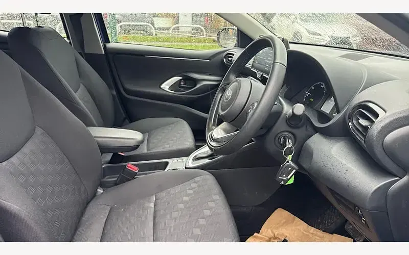 Used Toyota Yaris 116 HP (85 kW) 2025 Blue Hatchback