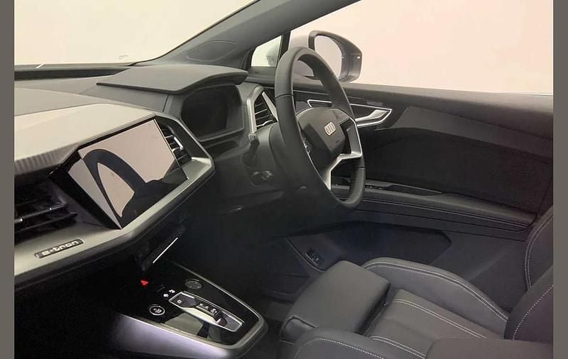 Used Audi Q4 e-tron Sport 210 kW (286 HP) 2025 White SUV