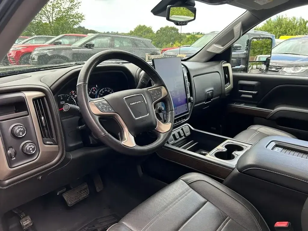 Used GMC Sierra 420 HP (308 kW) 2017 Black Pickup