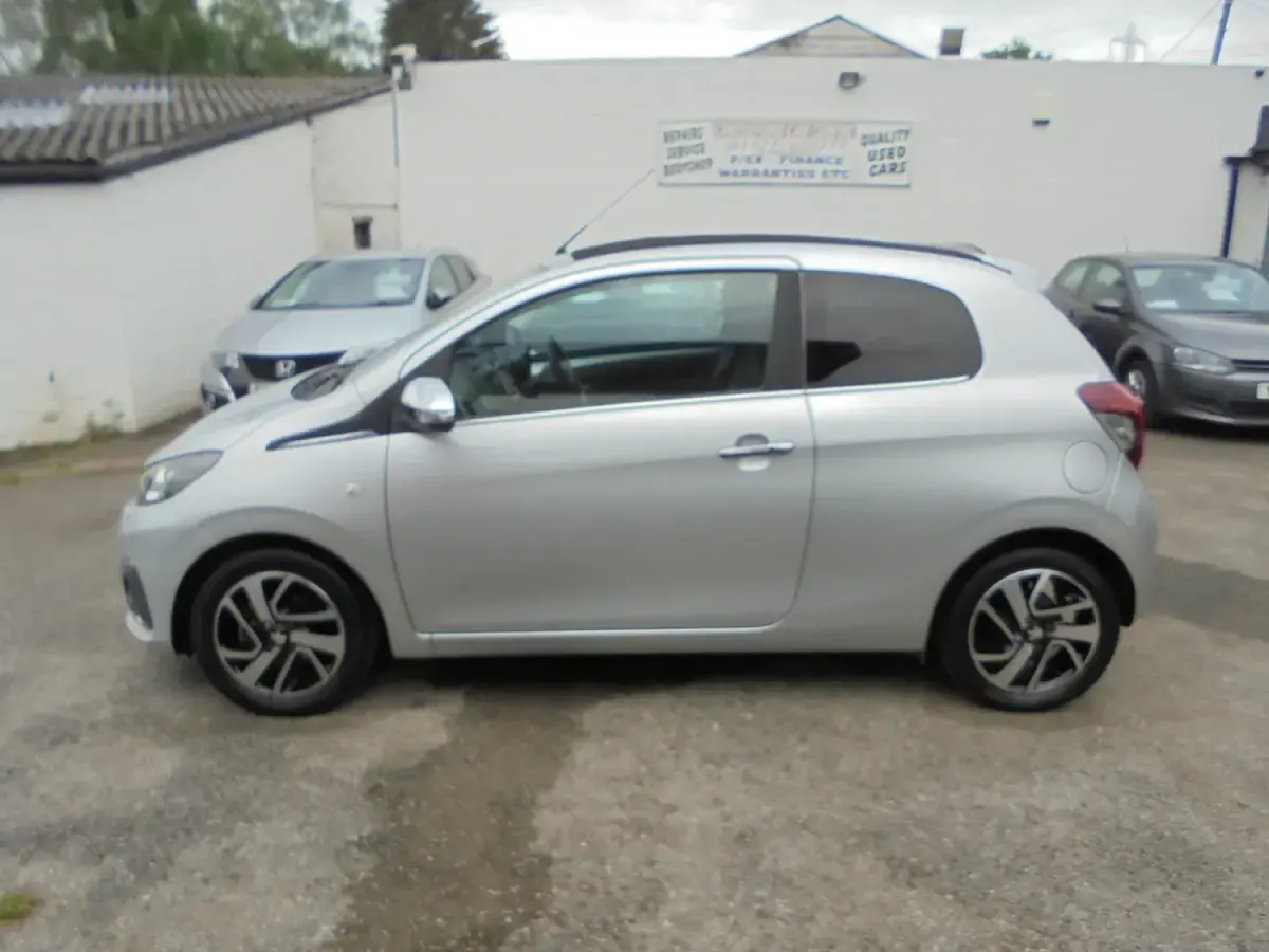 Used Peugeot 108 Allure 82 HP (60 kW) 2015 Silver Hatchback