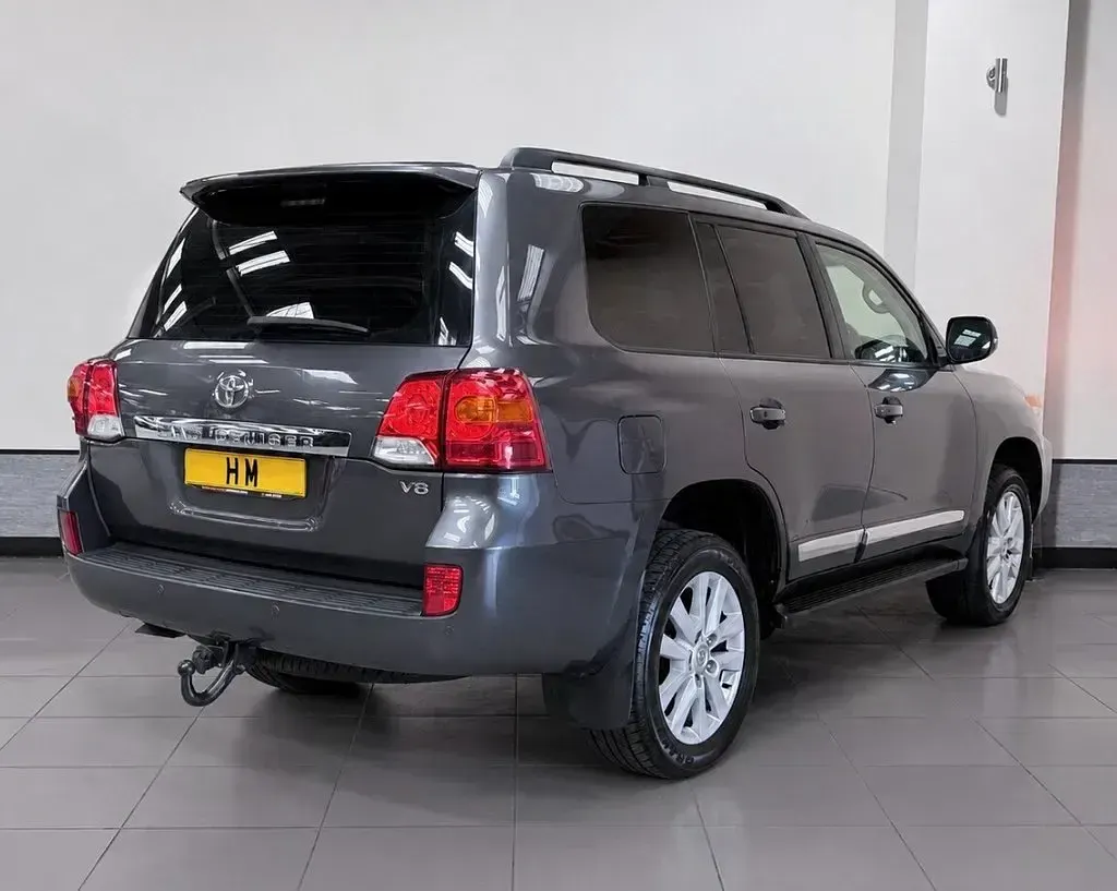 Used Toyota Land Cruiser 272 HP (200 kW) 2014 Grey SUV