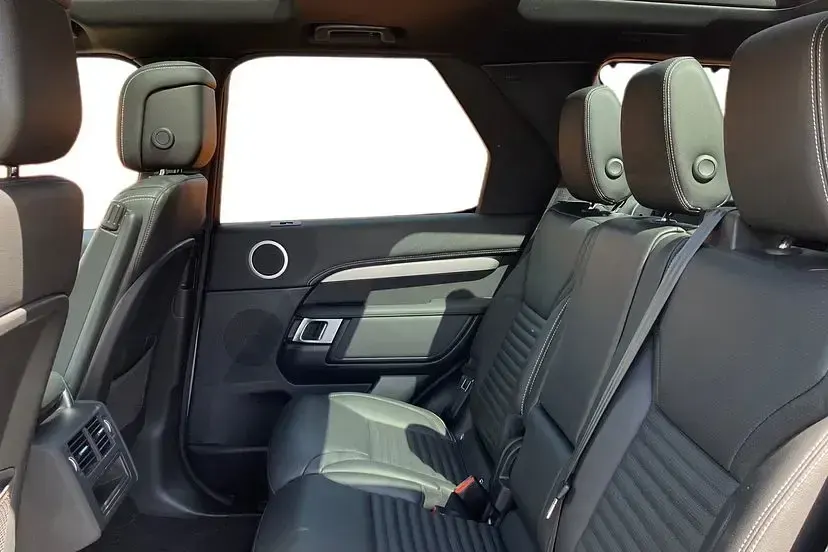 Used Land Rover Discovery SE Dynamic 300 HP (220 kW) 2023 Hakuba silver SUV
