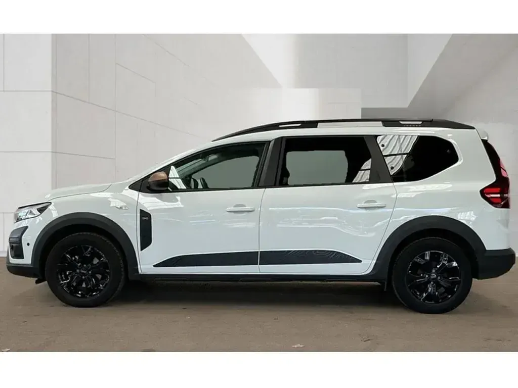 Used Dacia Jogger Extreme 141 HP (103 kW) 2024 White MPV