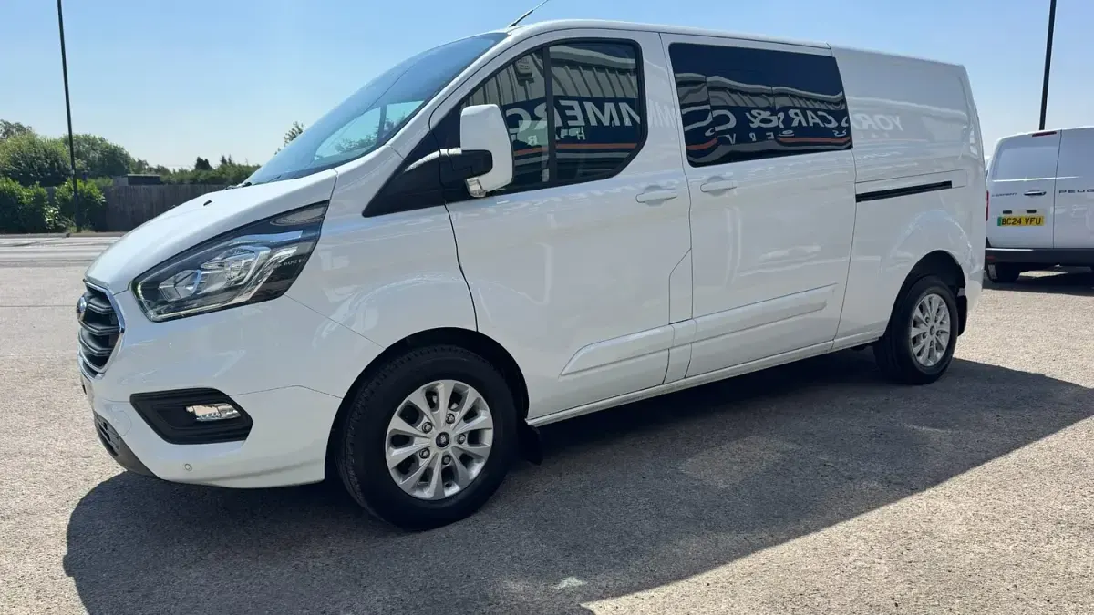 Used Ford Transit Custom Limited 130 HP (95 kW) 2023 White Van