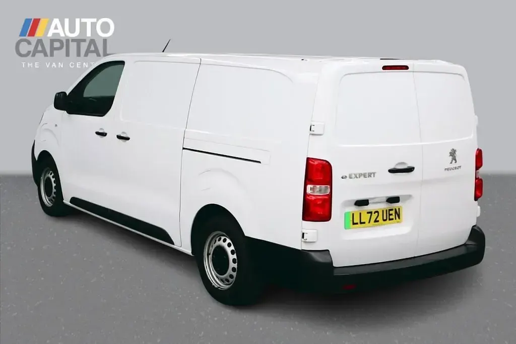 Used Peugeot e-Expert 100 kW (136 HP) 2022 White Van
