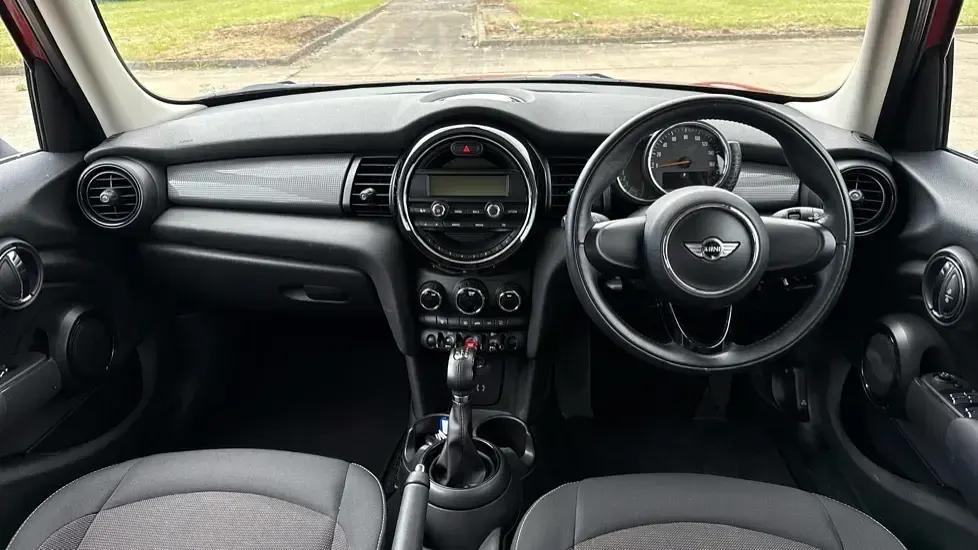 Used Mini Cooper Hatch 136 HP (100 kW) 2017 Red Hatchback