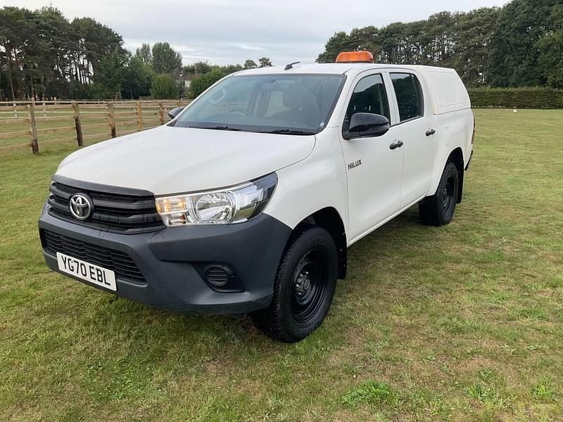 Used Toyota HiLux Active 150 HP (110 kW) 2020 White Pickup