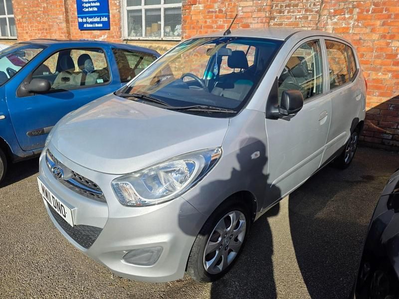 Used Hyundai i10 Classic 86 HP (63 kW) 2011 Silver Hatchback