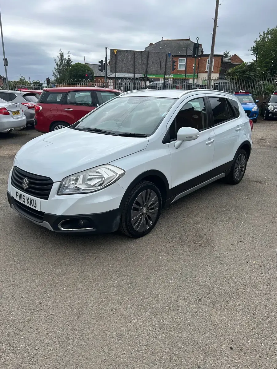 Used Suzuki SX4 SZ4 120 HP (88 kW) 2015 White Hatchback