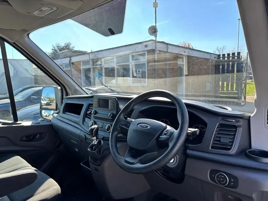 Used Ford Transit Custom 105 HP (77 kW) 2019 White Van