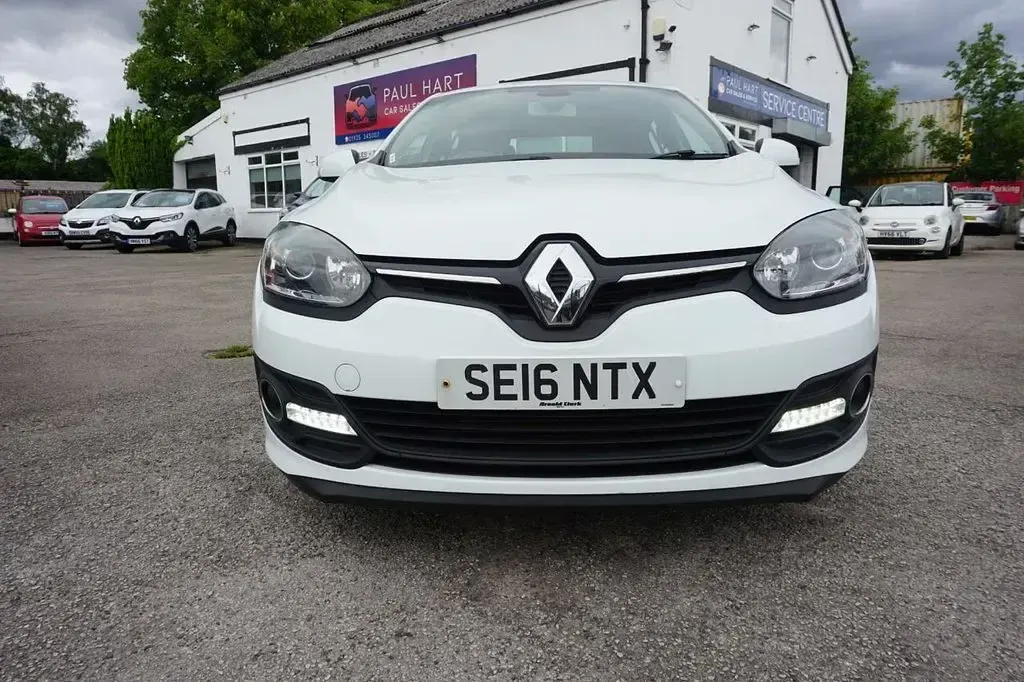 Used Renault Mégane Dynamique 110 HP (80 kW) 2016 White Hatchback