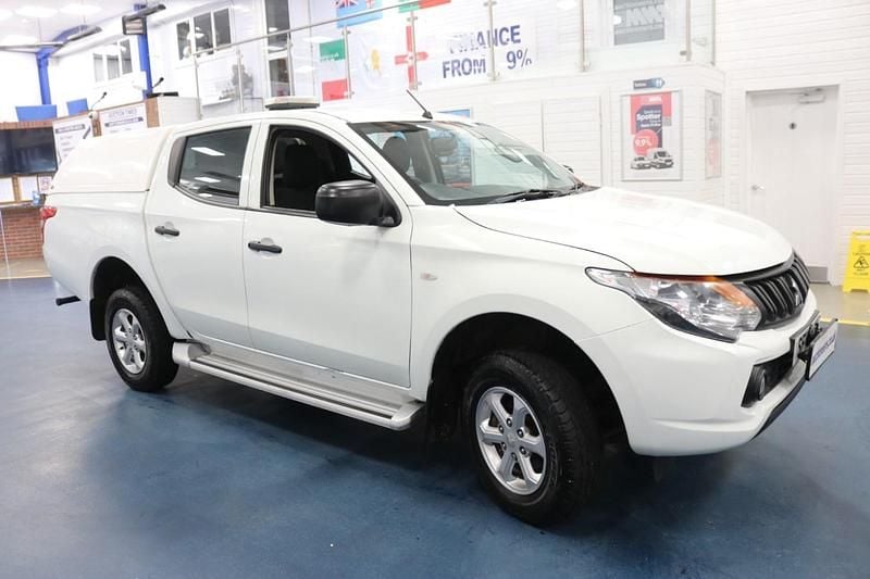 Used Mitsubishi L200 Top 150 HP (110 kW) 2018 White Pickup