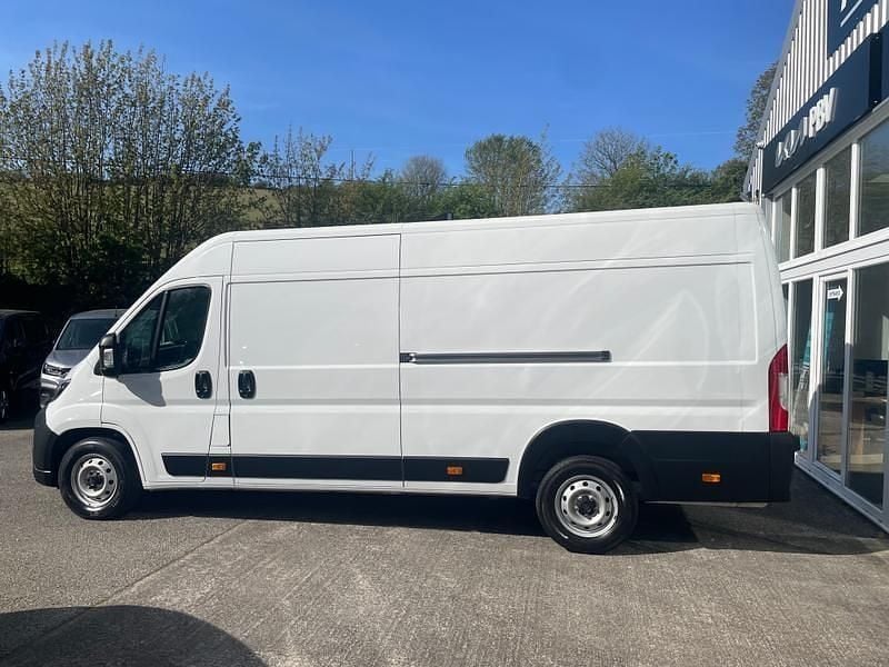Begagnad Peugeot Boxer 2024 Vit Van