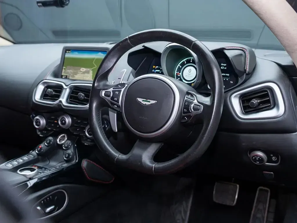 Used Aston Martin V8 Vantage 510 HP (375 kW) 2019 White Coupe